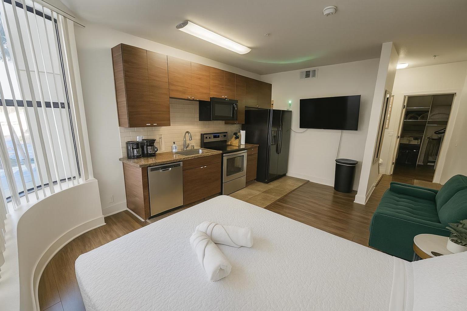 Apartment Premier - Prime Mdr-venice Location With Pool, Gym & Hot Tub *